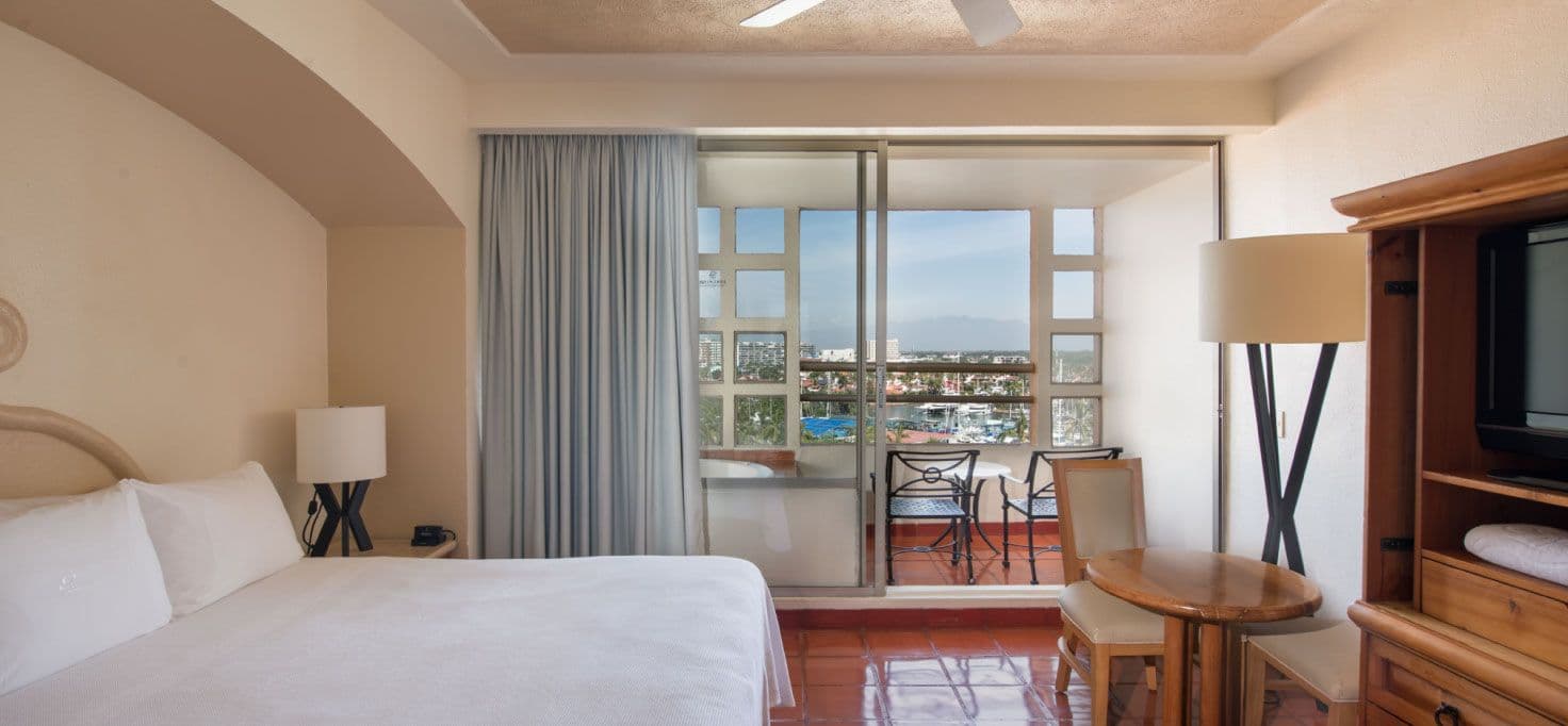spacious-room-with-sea-view-in-club-regina-vallarta